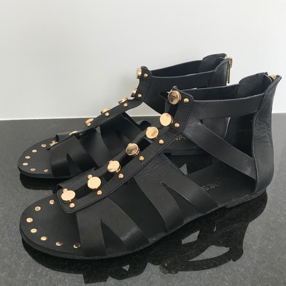 J/SIDES NYC Gold Detailed Sandals 💛💫